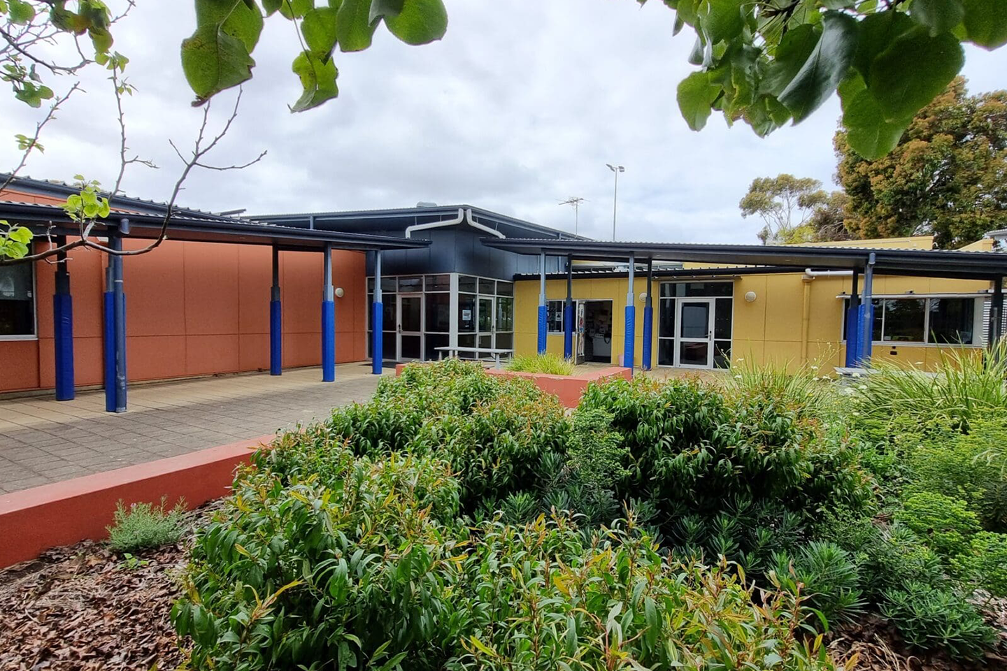 Photo of new Henley High School building